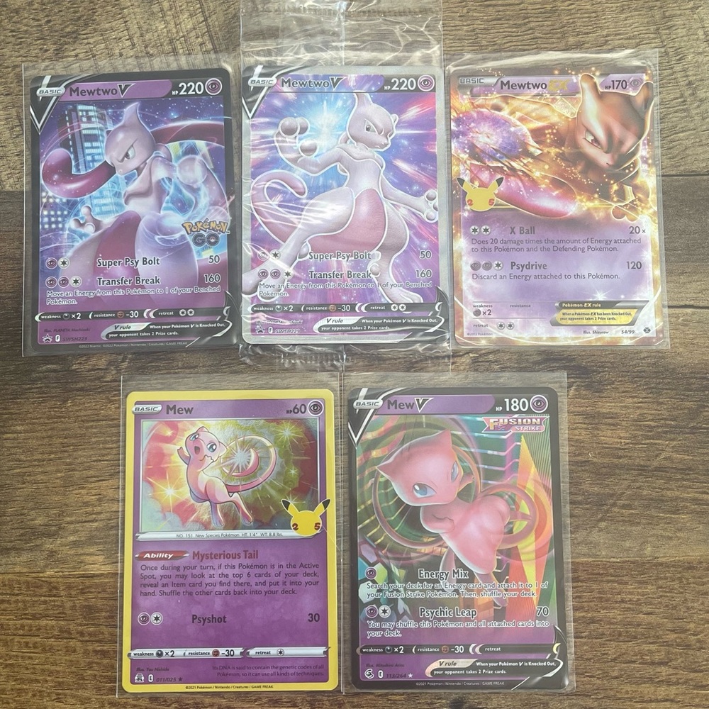 Pokémon Mew, Mewtwo, MewV, MewtwoV and MewtwoEX LOT